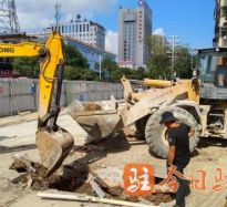 WWW大几巴操逼视频WWW高温下的坚守｜道路建设者用汗水铺就畅通路